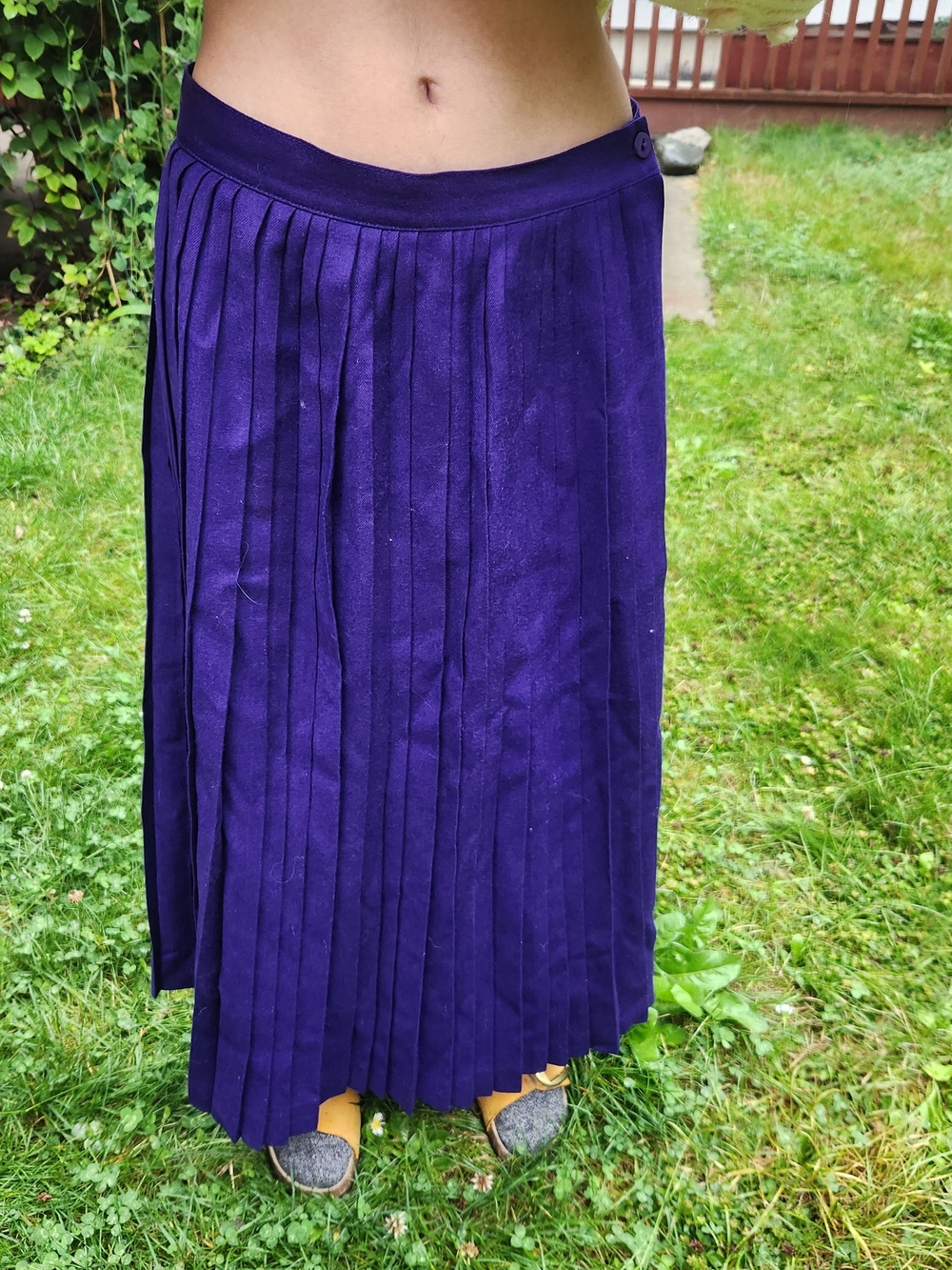 Vintage Vibrant Wool Pleated Purple Women’s Skirt - Elegant Midi Skirt